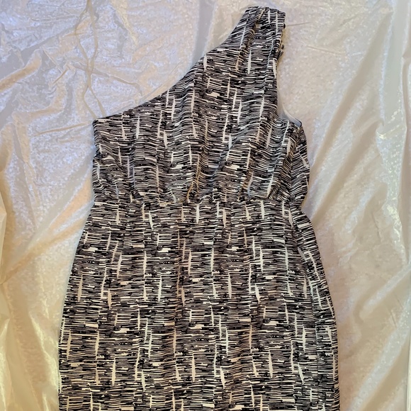 Adorable 1-Shoulder Dress - Picture 4 of 6